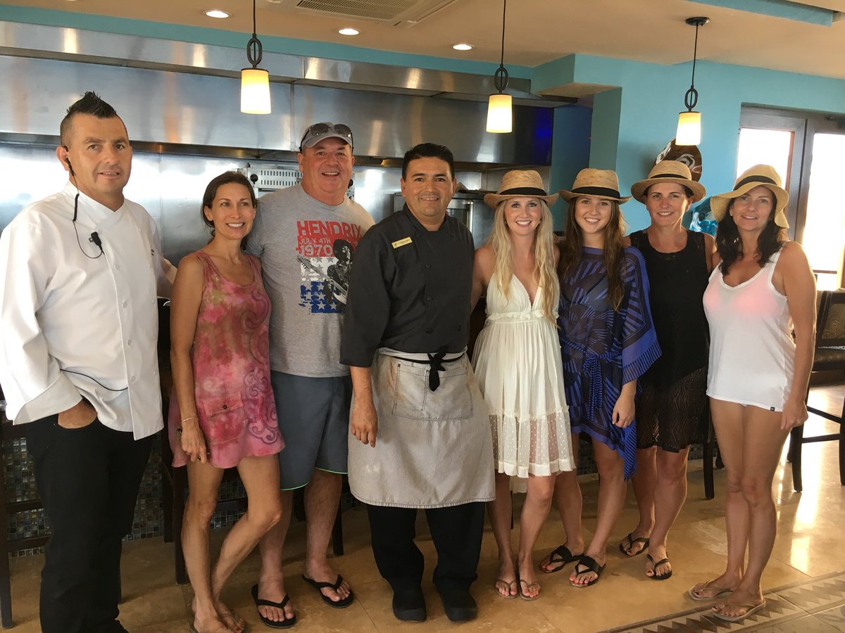 VilladelArcoCSL's tweet photo. Thank you all for coming! 🌶🍴🍗🥕🍅👨🏽‍🍳 congratulations to Chef Candelario! #BattleofChefs #foodie #villadelarco #VillaMoments #cabo https://t.co/wPqMxS1jmb