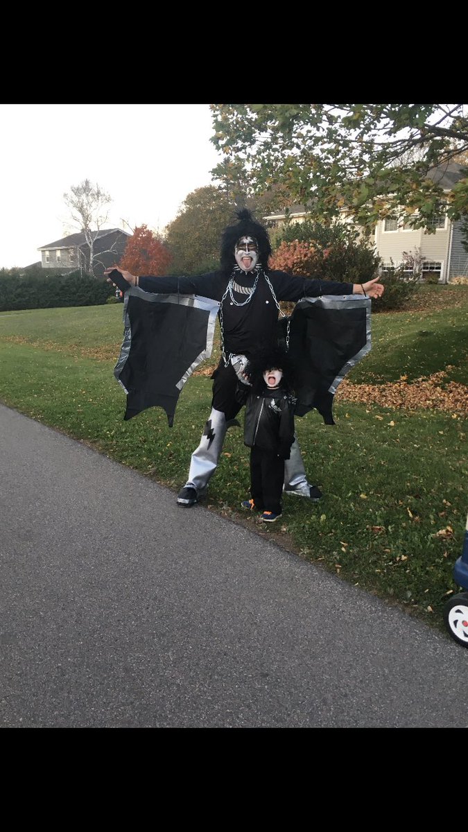 tblack26's tweet photo. When your 4 year old wants to go as KISS https://t.co/N7blViBPBz