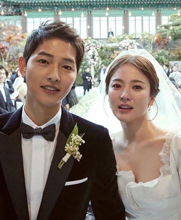 BoYooCouple's tweet photo. Together is a beautiful place to be 💑💛-admin @MieleeYang #SongSongCoupleWedding #SongJoongKi #SongHyeKyo #SongSongCouple #SongHyeKyowedding https://t.co/gYLxBY0LsF