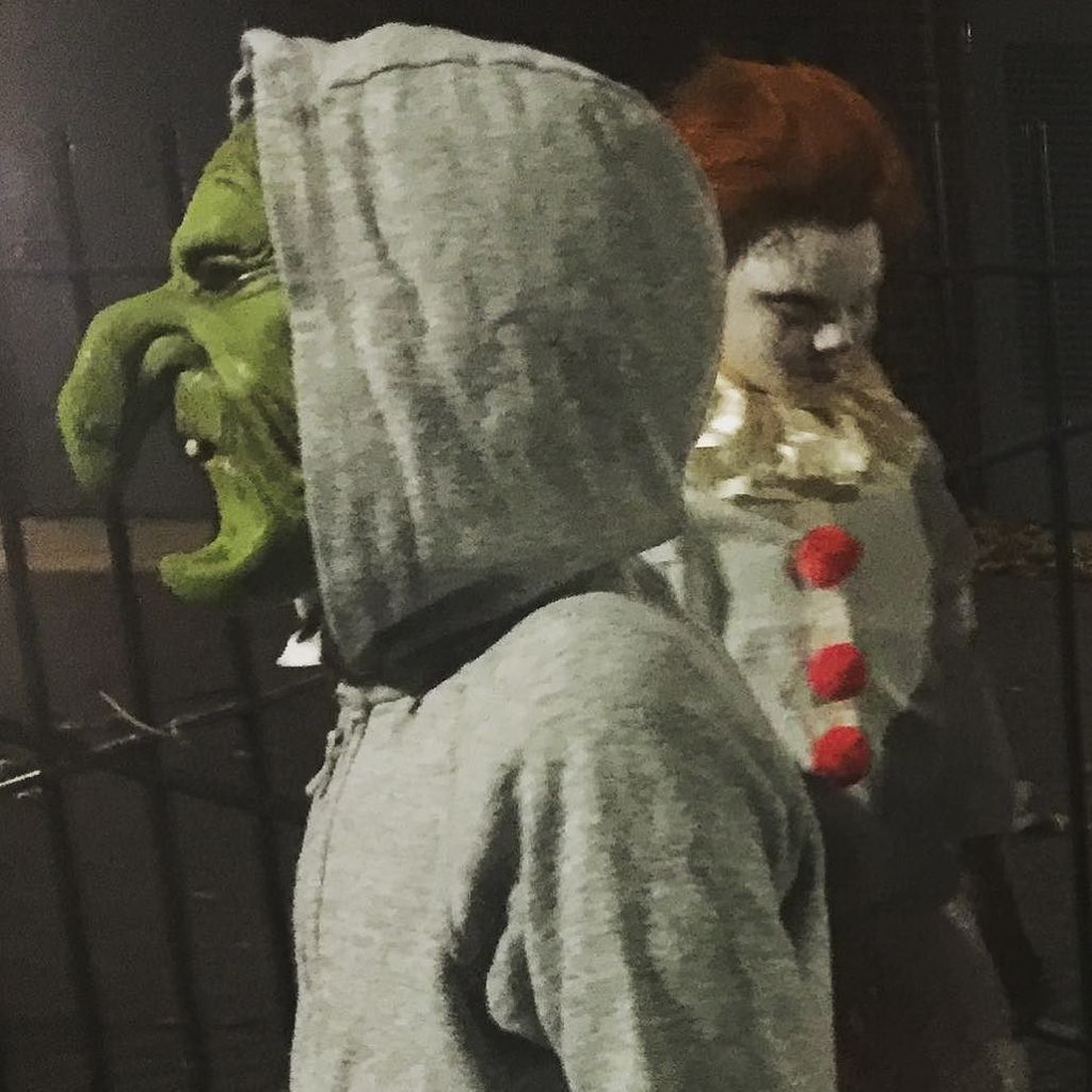 BLOKdesign's tweet photo. #London Fields #hackney #halloween #dressingup #scary #IT #horrorfilms #masks https://t.co/HjO3JdramP https://t.co/DLRCARAcFK