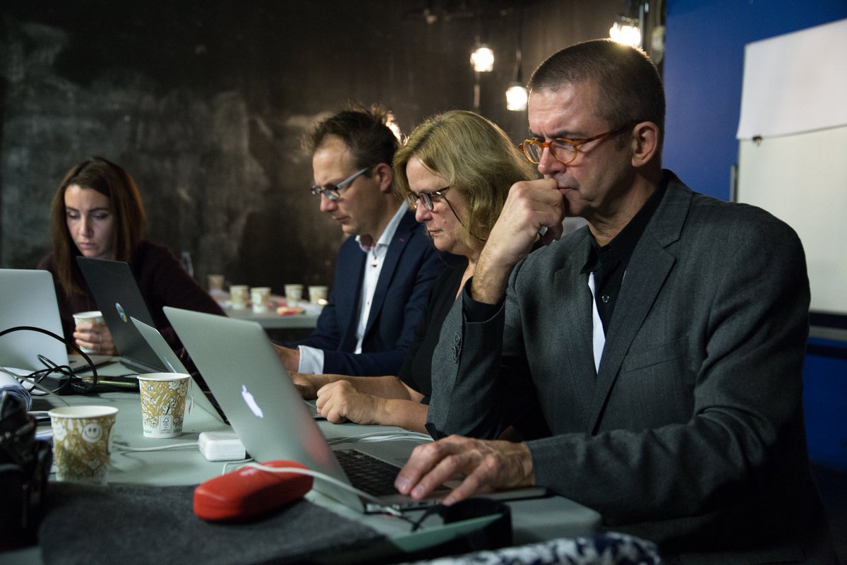 DCLivinglab's tweet image. Not only students worked hard during the DCLivingLab. The external coaches have been brainstorming about the projects future! #DCLivingLab