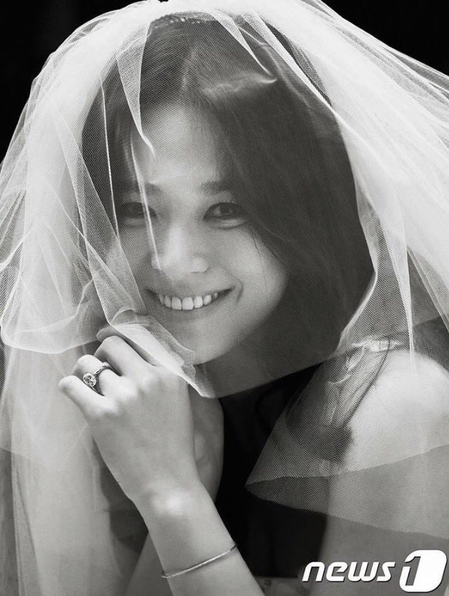 BoYooCouple's tweet photo. Congratulation to these newly married couple 💑💛-admin @MieleeYang #SongSongCoupleWedding #SongJoongKi #SongHyeKyo #SongSongCouple https://t.co/x9gY3wuxqG