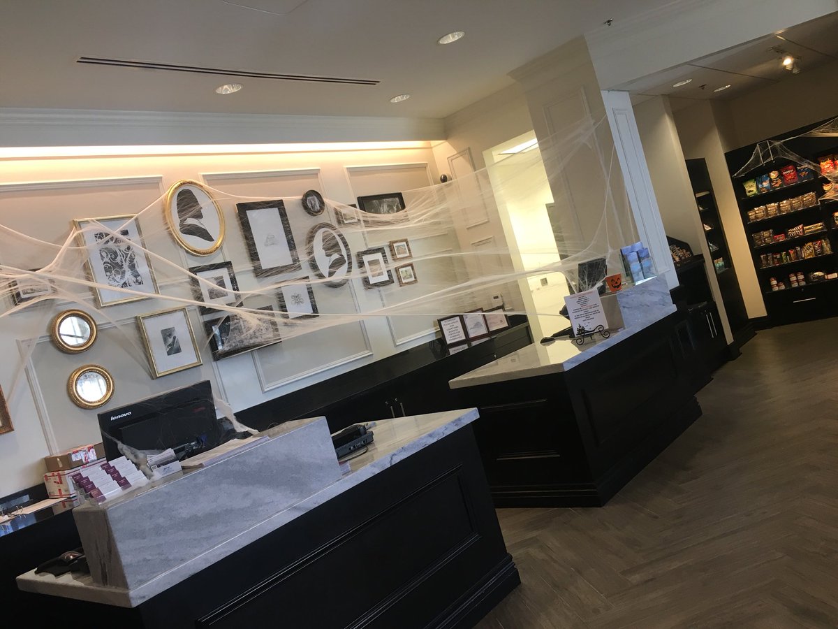 AngelaBarbaryan's tweet photo. Happy Halloween from the Courtyard and Residence Inn Richmond Downtown!! #whitelodging #Yes2WLS https://t.co/VFG5QJrlIY