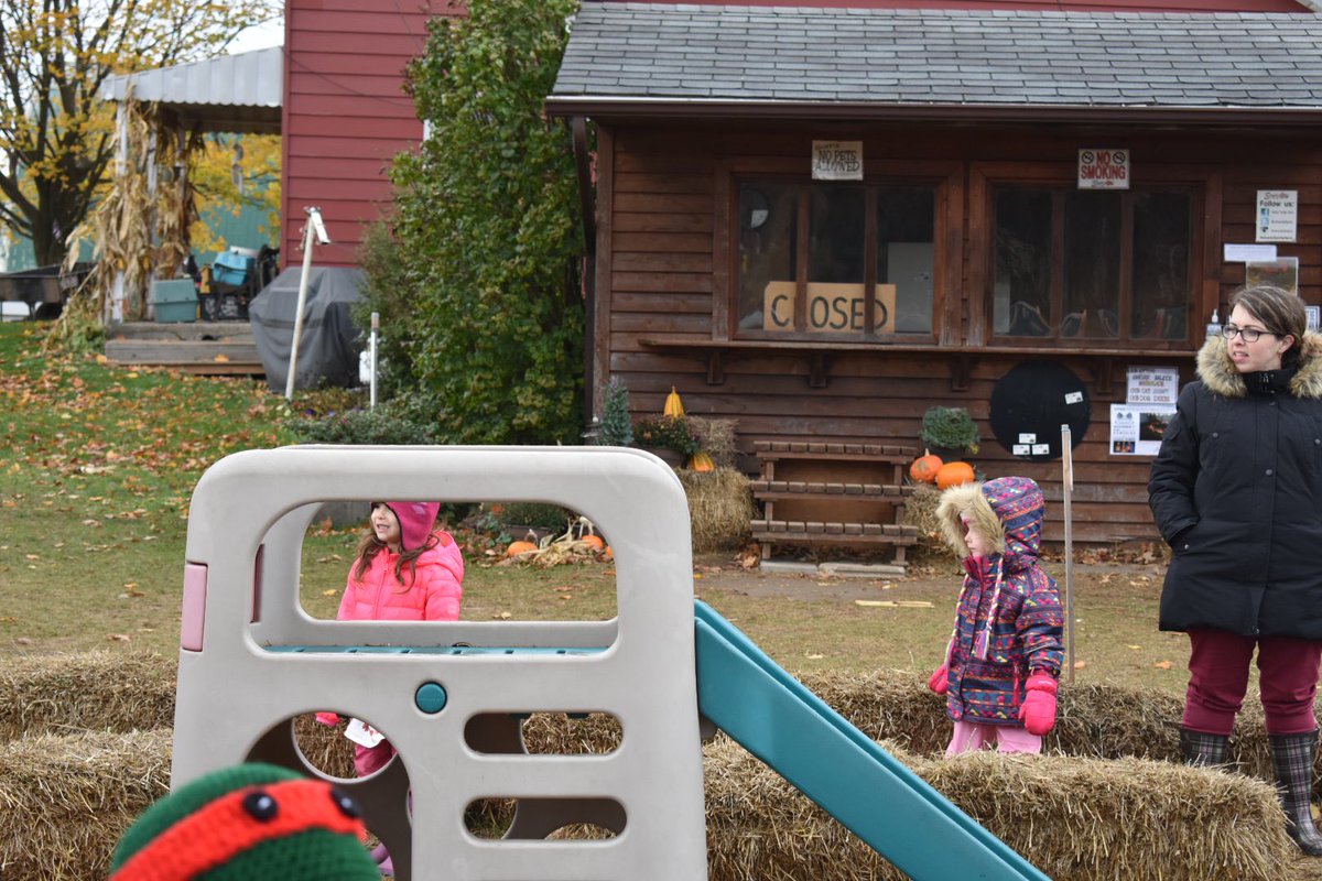 MCKkinders15's tweet photo. Having fun in the hay maze https://t.co/sCm0Lk5zMW