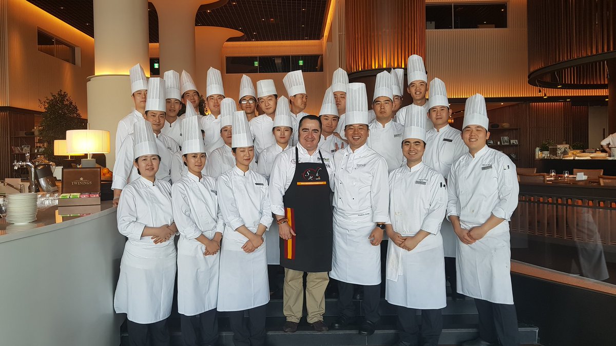 Great pic of <a href="/MRJoseSol/">Jose Sol</a> after the Jamón training with the Chefs of Busan <a href="/HiltonHotels/">Hilton Hotels</a> organised by <a href="/info_iberko/">iberko 이베르코</a> #business #jamonfriends