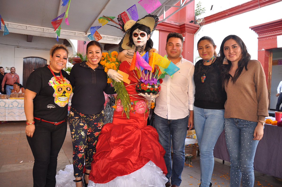 _RaulCruz_'s tweet photo. Disfrutamos del 1er concurso de caracterización de catrinas, reviviendo de las tradiciones que nos representan. #SantaLucíaMásVivoQueNunca https://t.co/URXvh9FJes