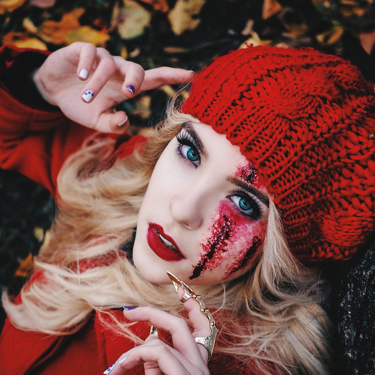 belka_ju's tweet photo. Dark side of Red Riding Hood🔥🐺
#Halloween 
@OnceABC https://t.co/6GSGYxpOlC