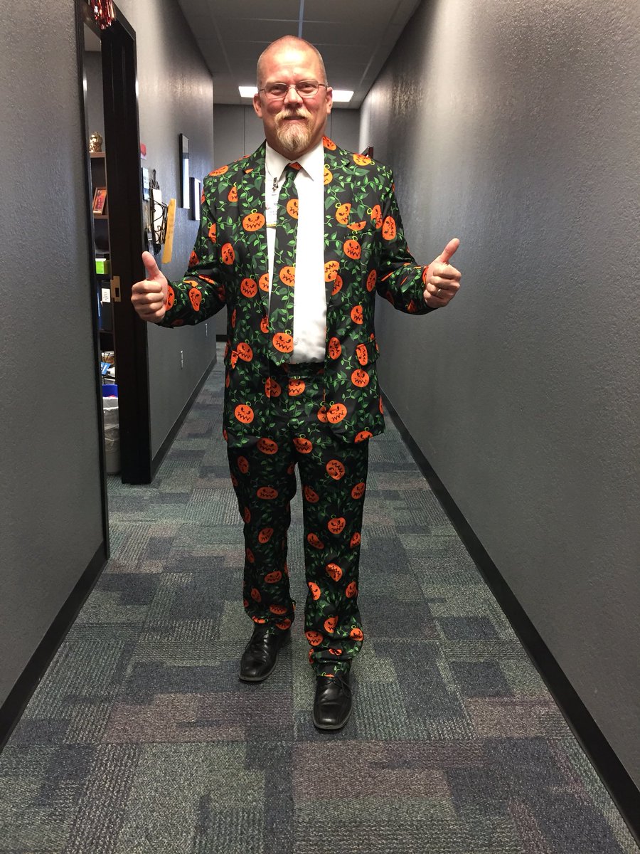 PatrickHolladay's tweet photo. Got my Halloween on today at school! https://t.co/zU4cbo4Jz6