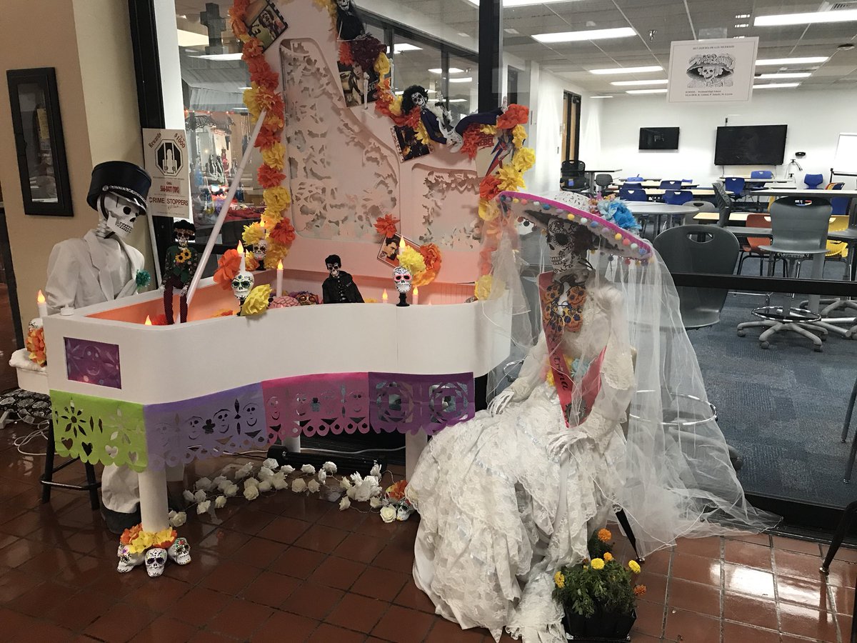 MatadorMediaPHS's tweet photo. Beautiful work of craftsmanship and artistry for the Dia De Los Muertos display at Central Office. Truly Parkland Proud @YsletaISD https://t.co/yt3aHWohVY