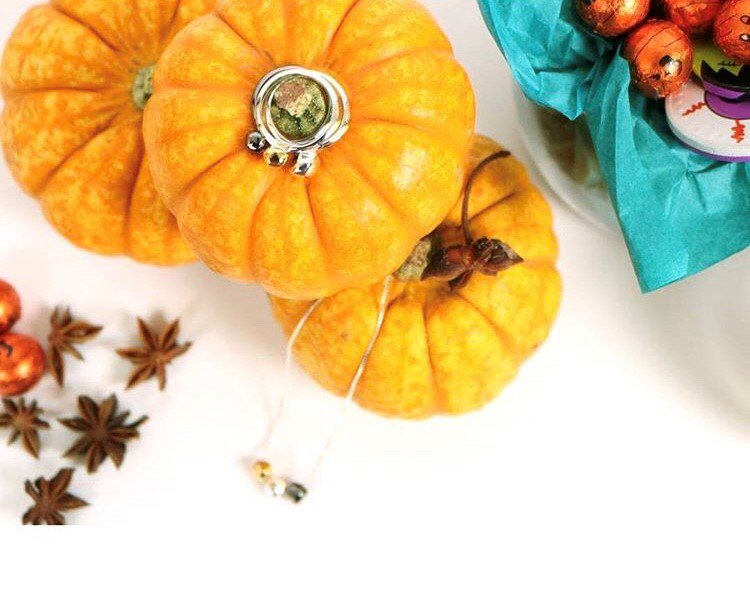 somethingsilver's tweet photo. Wishing a Happy Halloween to all you ghost and ghouls out there!π»ππ¬ #SomethingSilver Repost #KitHeath #TrickOrTreat https://t.co/AaUGIoccG7