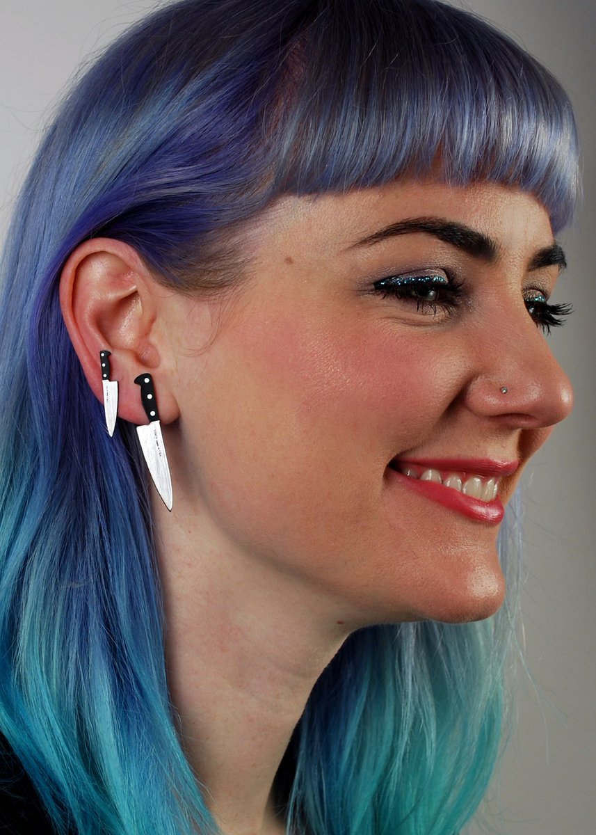 thedailymini's tweet photo. 🔪 Stay on the cutting edge of #Halloween with these #tinyknife earrings from @VincaUSA: https://t.co/1dRlS4vK5N #vincausa #knife #miniatures https://t.co/BwovpdHWTY