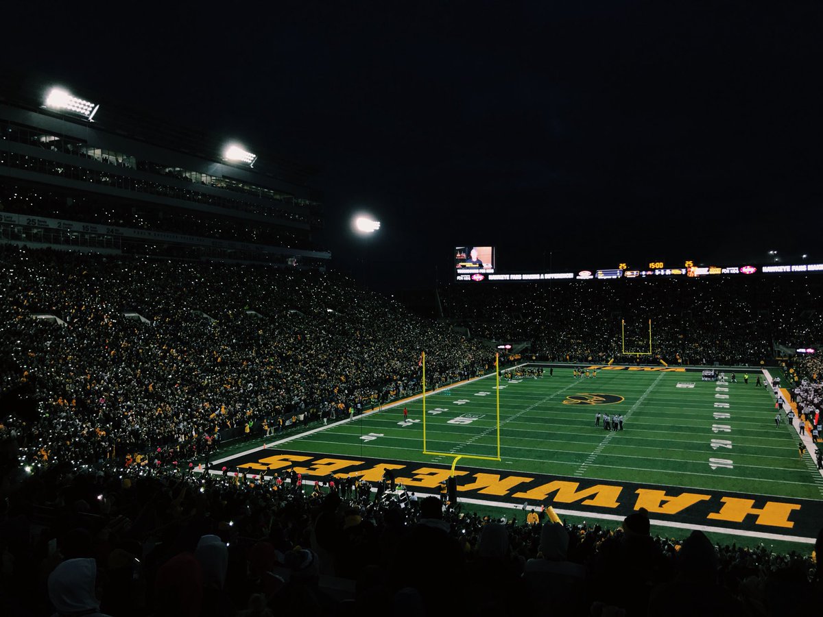 molly_rygh's tweet photo. It’s official! Can’t wait to row next year at the University of Iowa! #gohawks 💛 https://t.co/mTDsN8ANrP