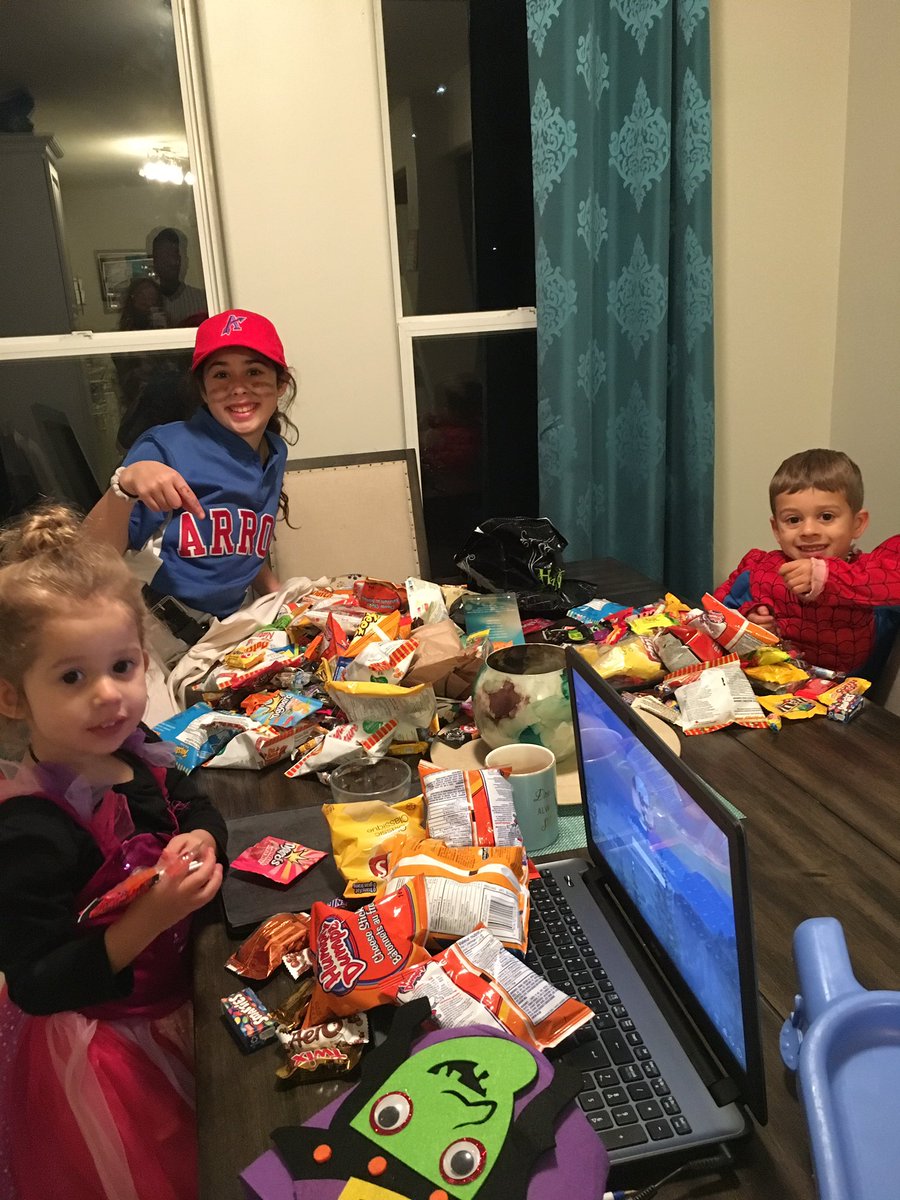 The kids sorting through their treats #trunkortreat2017 #nbm