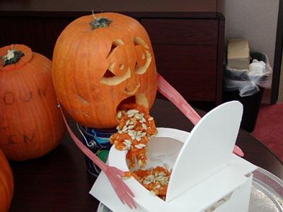JoeGal79's tweet image. Ate too many sweets,damn you #Halloween  #2old ;)   #OicheShamhna