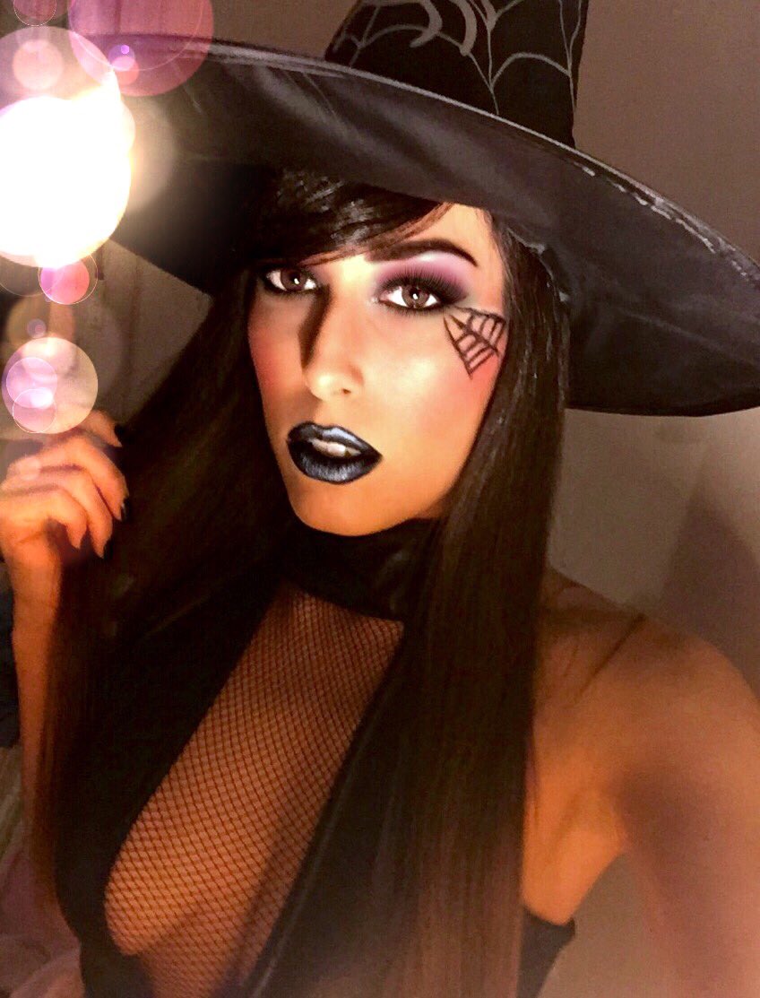 claudiamoretto_'s tweet photo. Wishing you all a scary and happy Halloween night! 🎃👻🔮✨

#Halloween2017 #halloweenparty https://t.co/WrzJu8wcWf