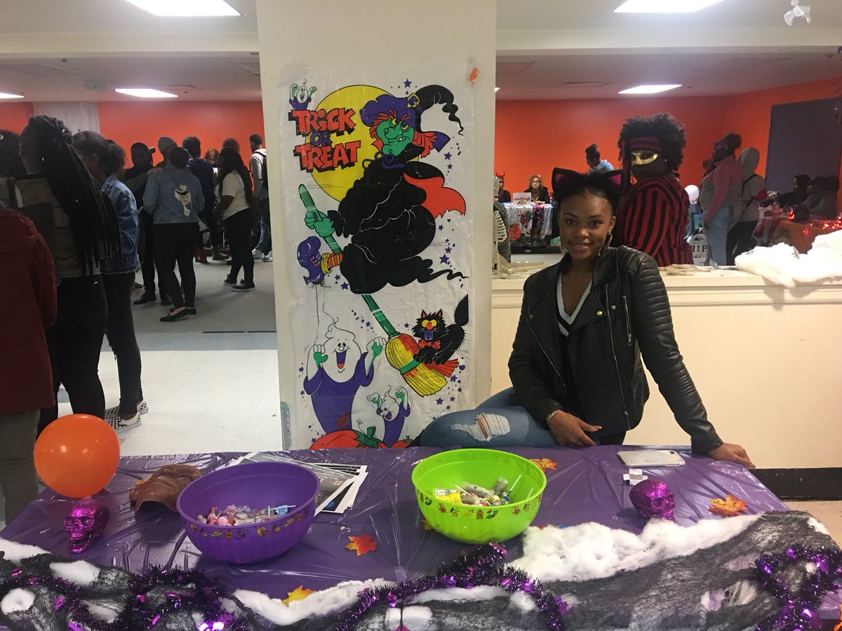 VSURoyalCourt's tweet photo. The Royal Court had sooo much fun at VSU’s fall festival ! We hope you all stay safe tonight as you partake in this Halloween’s festivities🎃 https://t.co/OPWORVD2Re