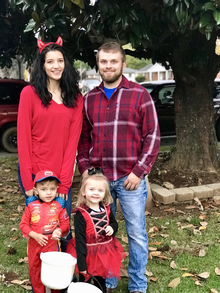 anthonyKING44's tweet photo. Happy Halloween from our family to yours 🎃 https://t.co/7PNkzAX77X