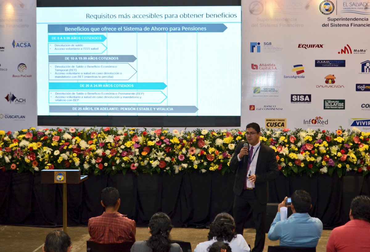 AFPCONFIA's tweet photo. El Lic. Carlos Sandoval del área comercial de #AFPConfia nos comenta sobre los beneficios que ofrece el sistema de ahorro para pensiones. https://t.co/6L8wVNorhw