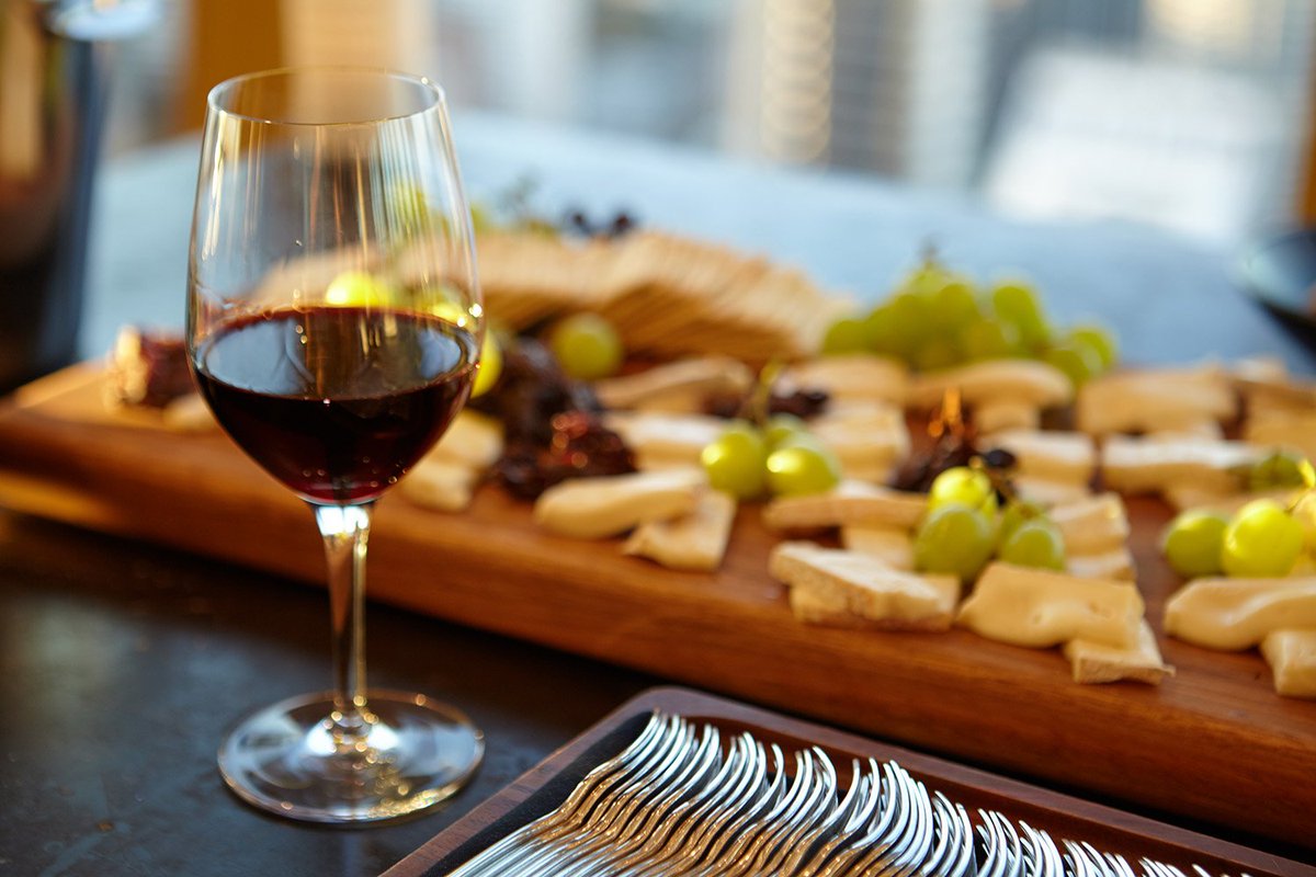 ARTISANMALBEC's tweet photo. It's wine Wednesday! Make the mid-week a little better with a good glass of Malbec! 🍇🍷 #wine #winewednesday #malbec #winelovers #wineclub https://t.co/03GWXePDoY
