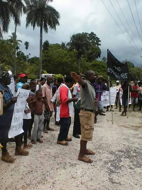 StefArmbruster's tweet photo. Manus ppl getting upset about their Aust media portrayal. Rallied yesterday for #refugees &amp; human rights. Pics via @pontuna2run #PNG #auspol https://t.co/P0a9MZHR71