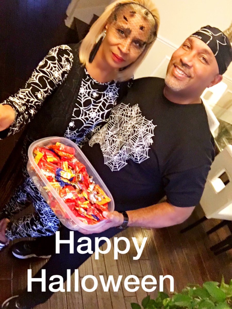 Mrs_triciasmith's tweet photo. Happy Halloween from The Smiths! #Halloween2017 #thsmiths https://t.co/a33qaIcwVr
