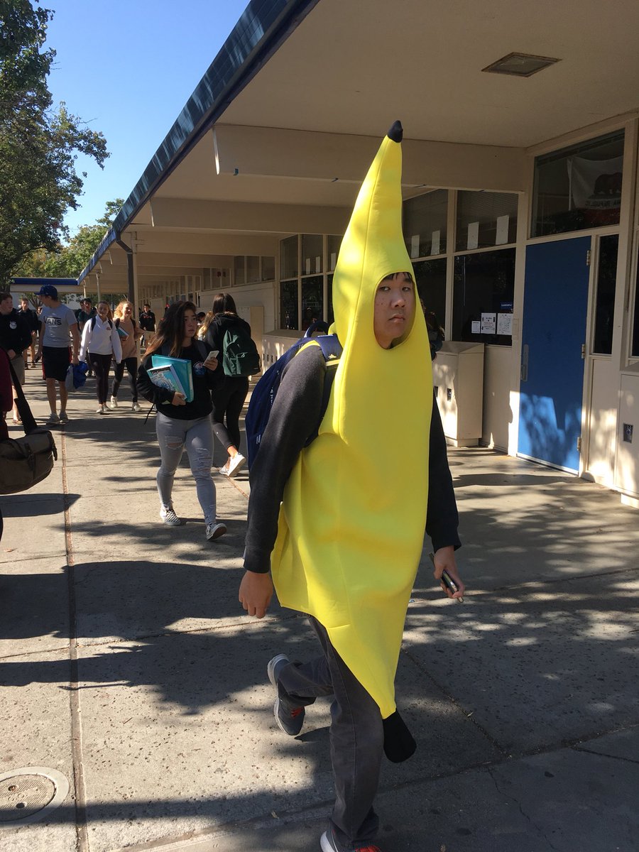 bananasofdavis's tweet photo. he looks so apPEELing😍🍌😫 https://t.co/HhrYhZEWNw