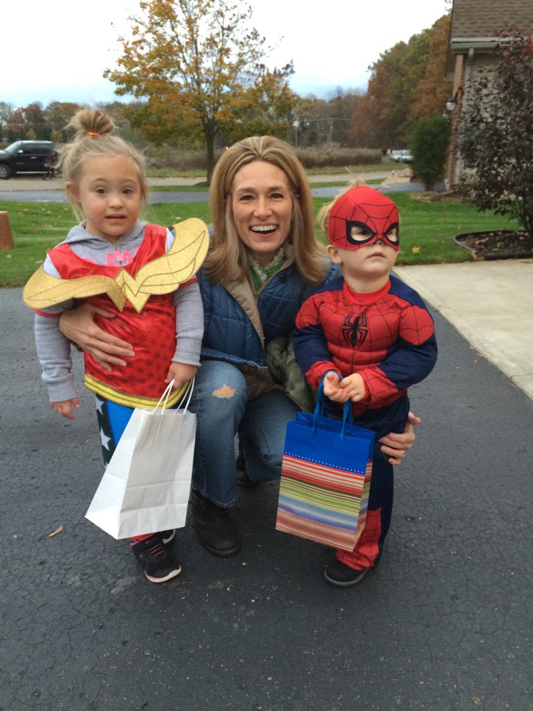RhondaForsthoff's tweet photo. Our little Trick or Treaters 🎃🎃 https://t.co/AcdLixssPk
