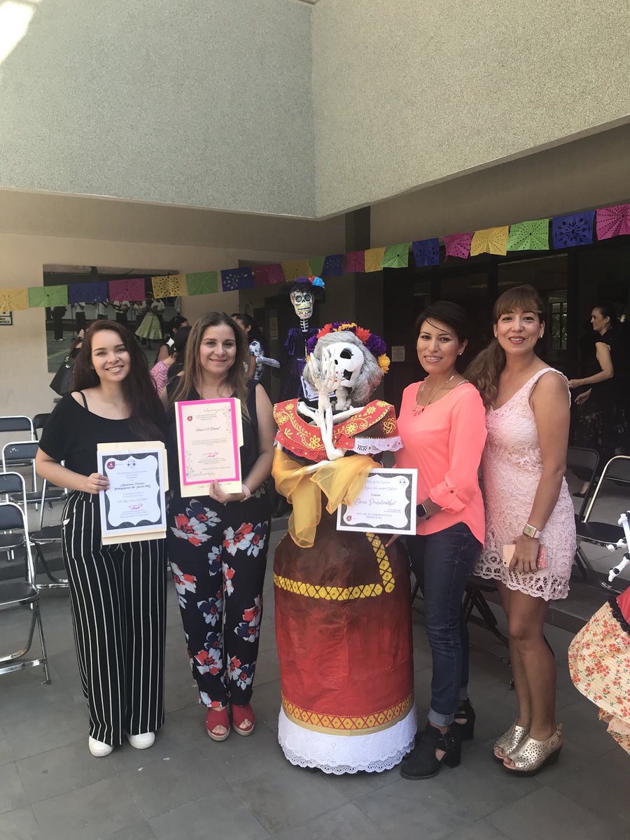 AnaochoaM's tweet photo. Excelente #laviadelacatrina promovida por @DelgCostaNte800 que nos motivó a participar con la bella catrina Elena Poniatowska #ATPSector08E https://t.co/An0kUJRRGg