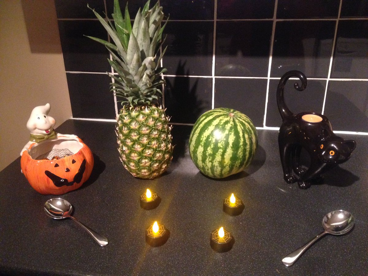 leadcounselling's tweet photo. Fabulous work by my clients over #HappyHalloween2017 👻#LearningDisabilities carved their feelings 🍍➕🍉#downinthedumps #happy #angry #chilled https://t.co/QKVu9B6Ayq