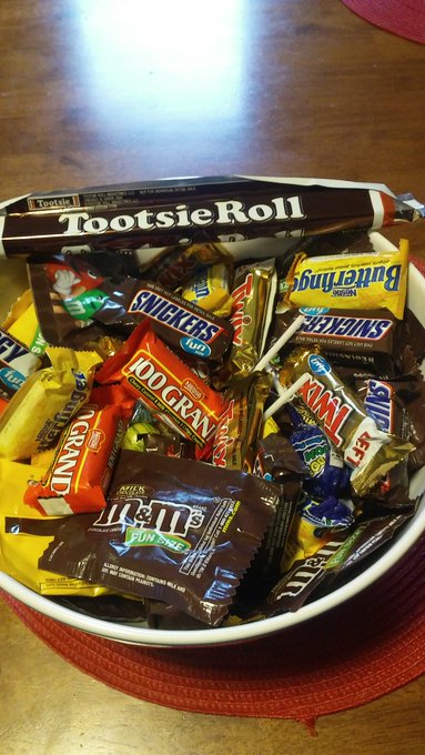 Im getting ready for all the lil kiddos while watching the #WorldSeries https://t.co/I0UBnS9Mmc<a href="/tag/worldseries"class="tags"><span>#worldseries</span></a>