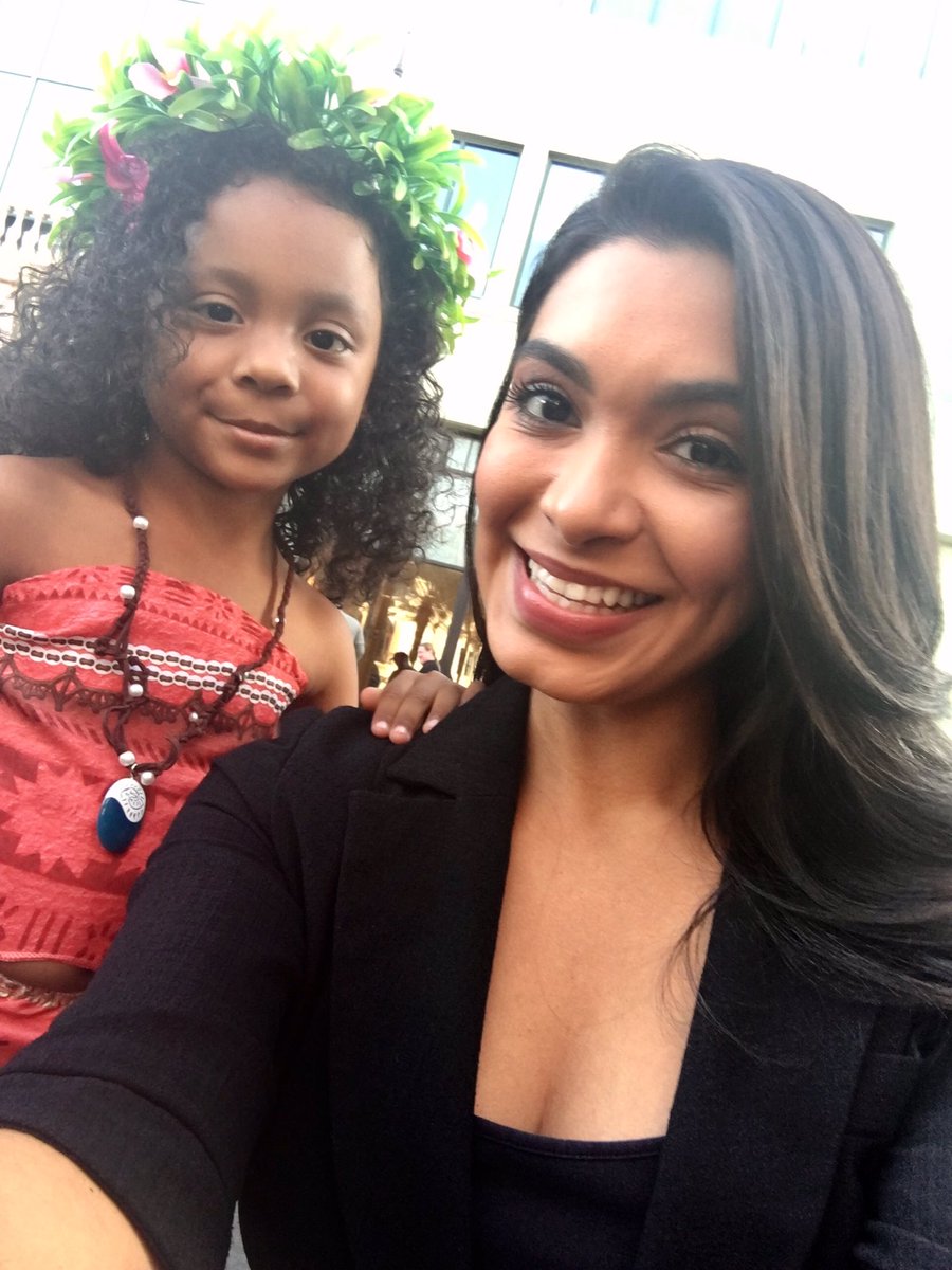 VeronicaQ_TV's tweet photo. Two of the cutest #Moanas I've seen today @ShopTownSquare! Estamos en vivo por @TelemundoLV #HappyHalloween2017 #FelizHalloween https://t.co/lFQSgRVgPt