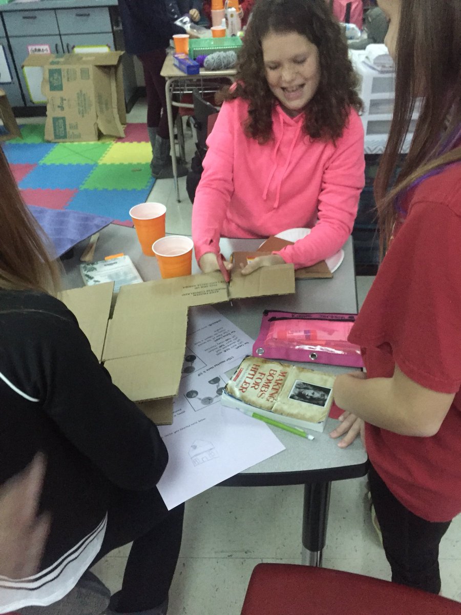 UnlockingEdu's tweet photo. Students engaged in a STEM activity to build a haunted house #ThatsRotolo #BPS101Pride #101alag https://t.co/TvEowTLax7