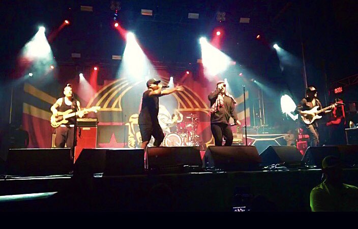 Emmy_Lowe09's tweet photo. Shoutout to @VoodooNola and @prophetsofrage for one of the best shows I’ve ever seen! “Raise your fist up” #ProphetsOfRage #VooDooFest2017 https://t.co/akCmxBruT7