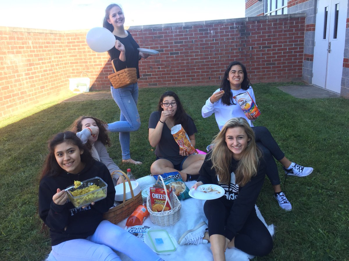 Dominion_Choir's tweet photo. We are Titan Treble!🎶❤️🎶 #domsing #4eyeddivas #unmutethemiddle #snackysopranos #lowkeyaltos https://t.co/myi24ZoFvQ