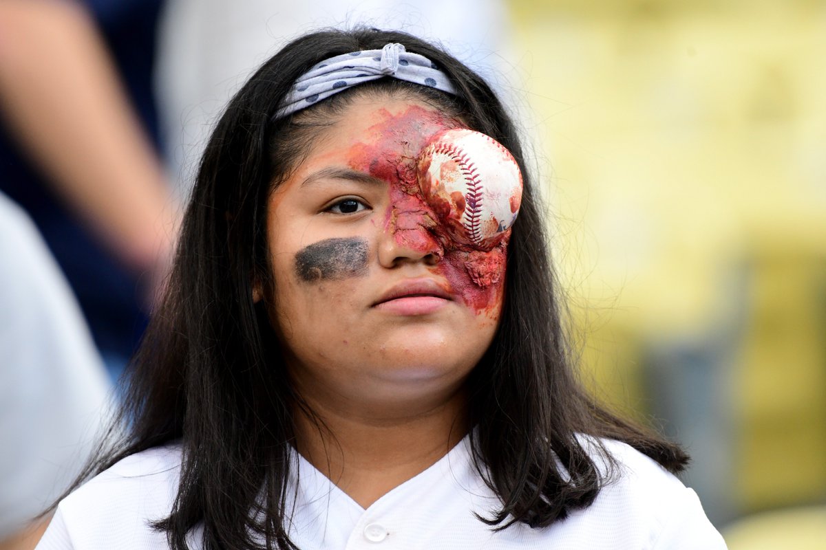 mikeoz's tweet photo. Kid, that is quite a World Series Halloween costume. 

📷 @gettyimages https://t.co/5Qr7MTQFS5