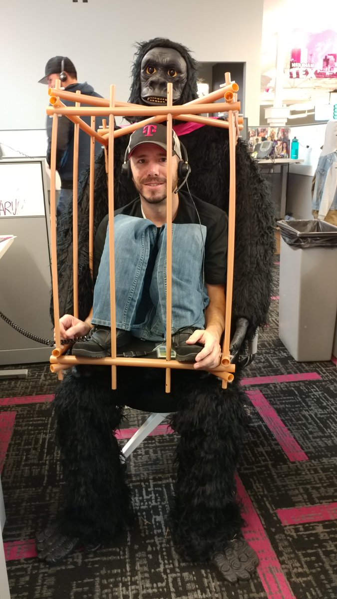 boo0322's tweet photo. My coworker today #7Boo #TMobile https://t.co/t1bOK3f1lQ