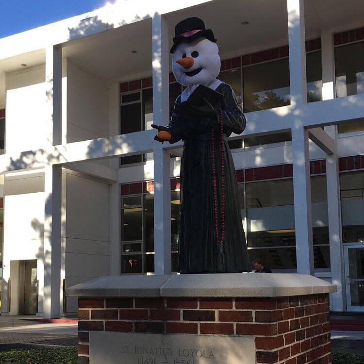 LoynoAMA's tweet photo. #HappyHalloween2017 to everyone at Loyola and New Orleans! https://t.co/QXMzTqXpOt