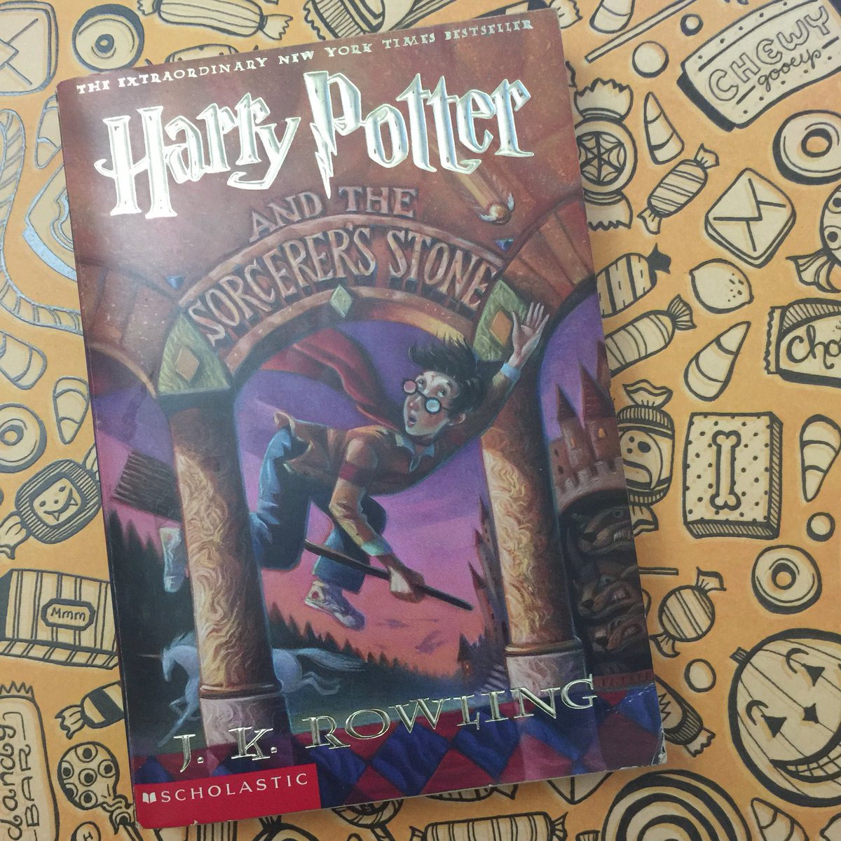jenniibean24's tweet photo. #igglebugs challenge prompt: magic ✨ because duh. ❤️🦁❤️ #hallowigglebugs #Hallowiggles #Halloween @IggleBugs @geekgirlpenpals https://t.co/OnFIJhgFMX