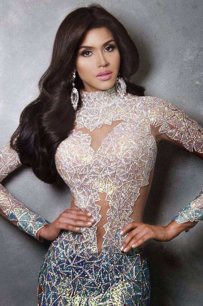 MissVAnzoategui's tweet photo. No importa de dónde vengas o lo poco que tengas, lo que realmente vale es trabajar con honestidad sin juzgar en el camino #MissAnzoátegui https://t.co/WzWVmLgdIp