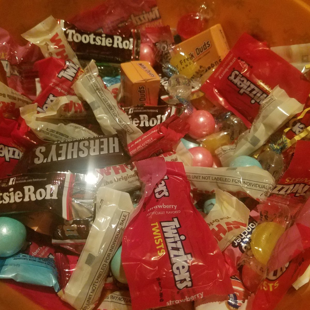 Helpfull100's tweet image. Trick or treat! Happy Halloween!