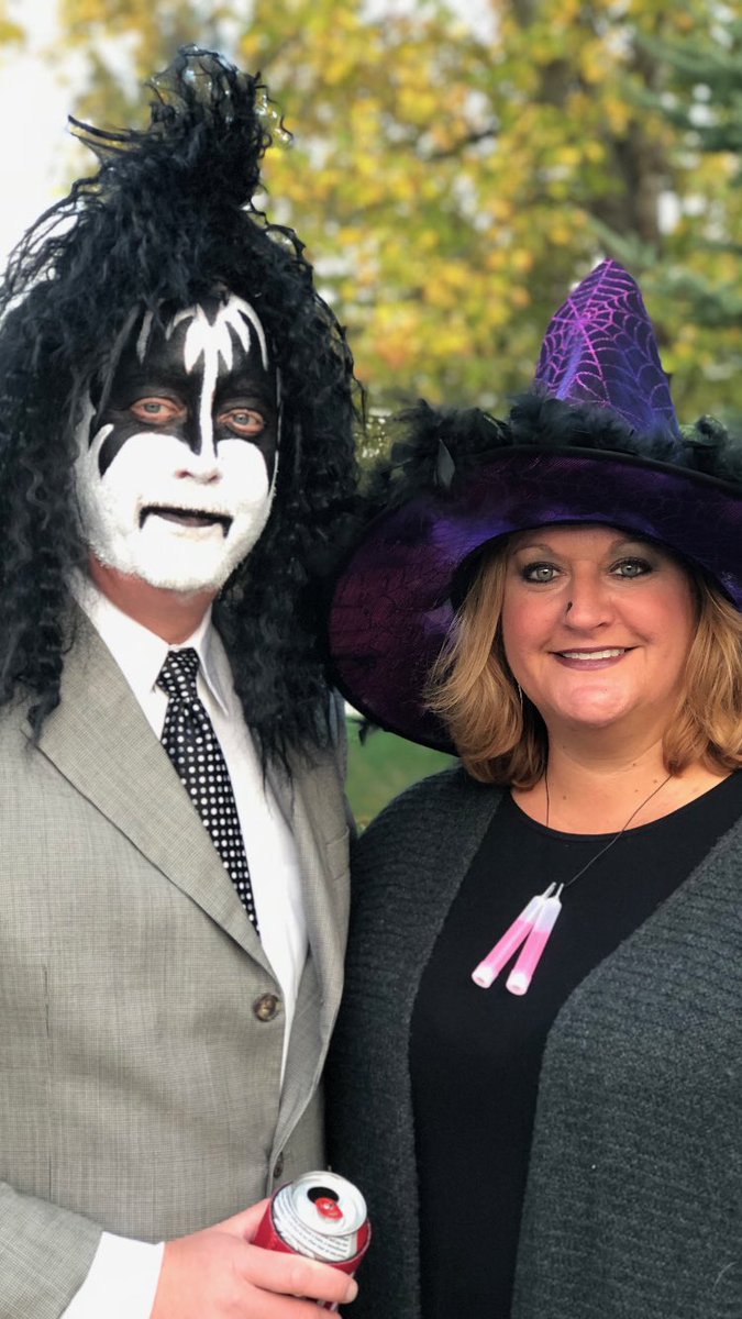 browner07's tweet photo. Happy Halloween!!  @genesimmons @KISSOnline https://t.co/YYvJ7kb8ac