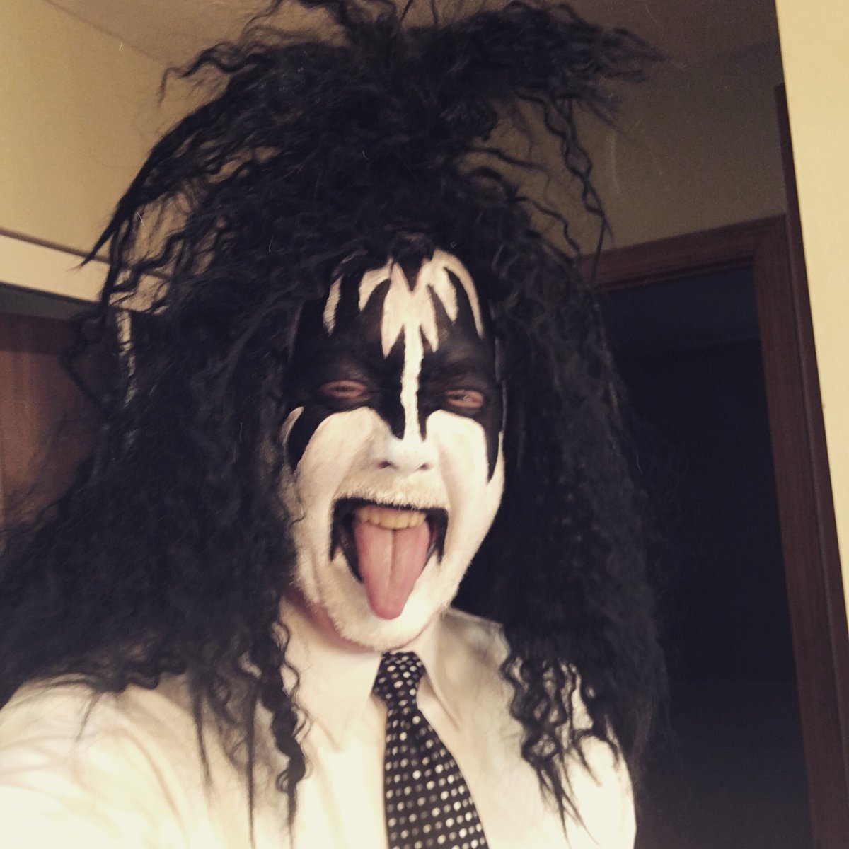 browner07's tweet photo. Happy Halloween!!  @genesimmons @KISSOnline https://t.co/YYvJ7kb8ac