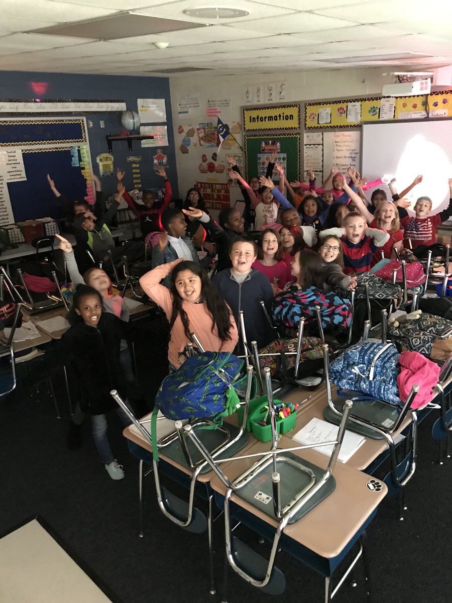 ebessharonking's tweet photo. EBES 4th graders enjoying AR FUN Lunch for meeting their AR goals AND it’s Halloween!!!🖤🎃👻📚💛@EdwardBestFCS https://t.co/sZvr0CiBWZ