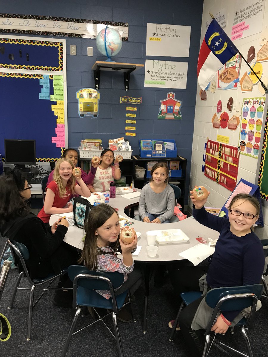 ebessharonking's tweet photo. EBES 4th graders enjoying AR FUN Lunch for meeting their AR goals AND it’s Halloween!!!🖤🎃👻📚💛@EdwardBestFCS https://t.co/sZvr0CiBWZ
