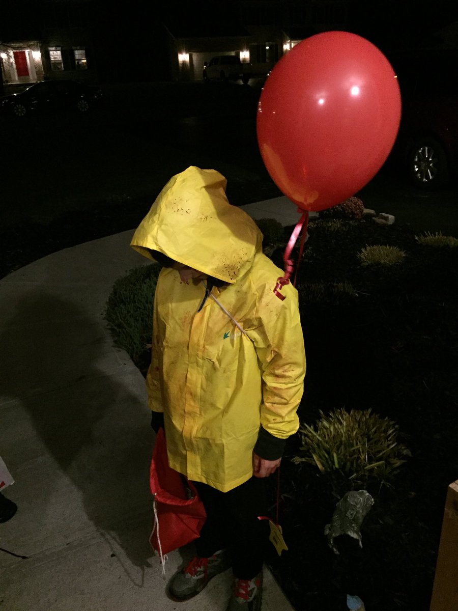DrPaoni's tweet photo. No words just pointed to the storm drain at the end of my driveway https://t.co/7yI1HhSVyg