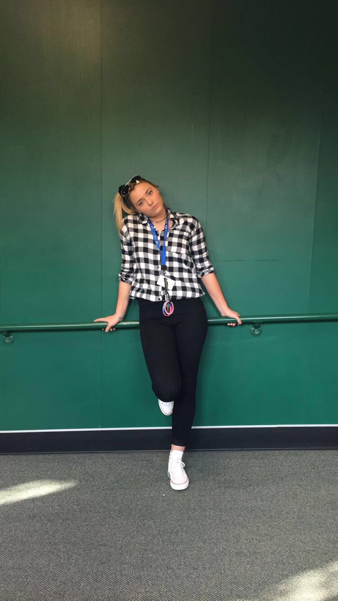 PrinceBecka's tweet photo. Styling and profiling over here in the 80’s and 90’s #HocoWeek17 https://t.co/AMaU7CMxxg