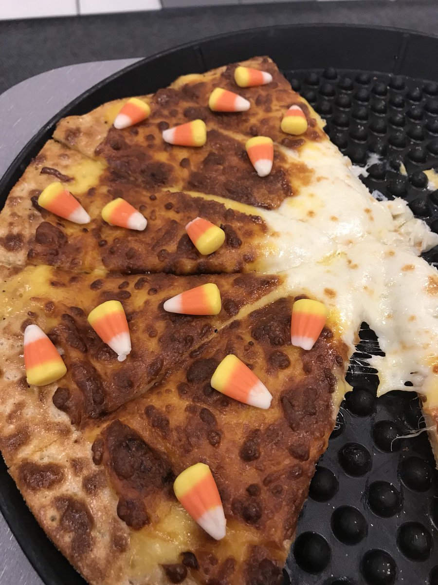 jschomb's tweet photo. @rodryanshow  Chuck e Cheese candy corn pizza! #candycornpizza https://t.co/QYeO1NF55t