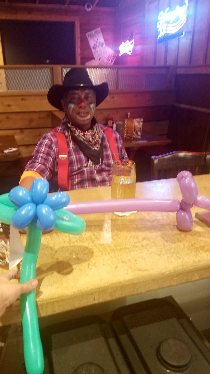 stephwithorne's tweet photo. #Teamlogans we have the BEST regulars ❤ #Logansroadhouse513 https://t.co/StCWdeel7Q
