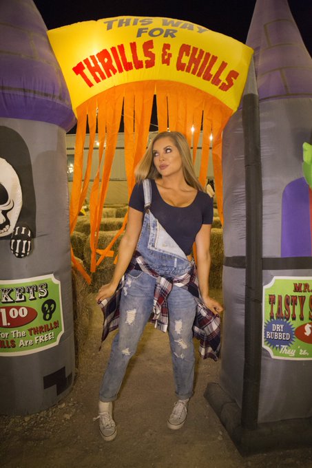 Happy Halloween 🎃👻😈 #Halloween2017 #TrickOrTweet https://t.co/OPXtAKXaOg<a href="/tag/halloween2017"class="tags">#Halloween2017</a><a href="/tag/trickortweet"class="tags">#TrickOrTweet</a>