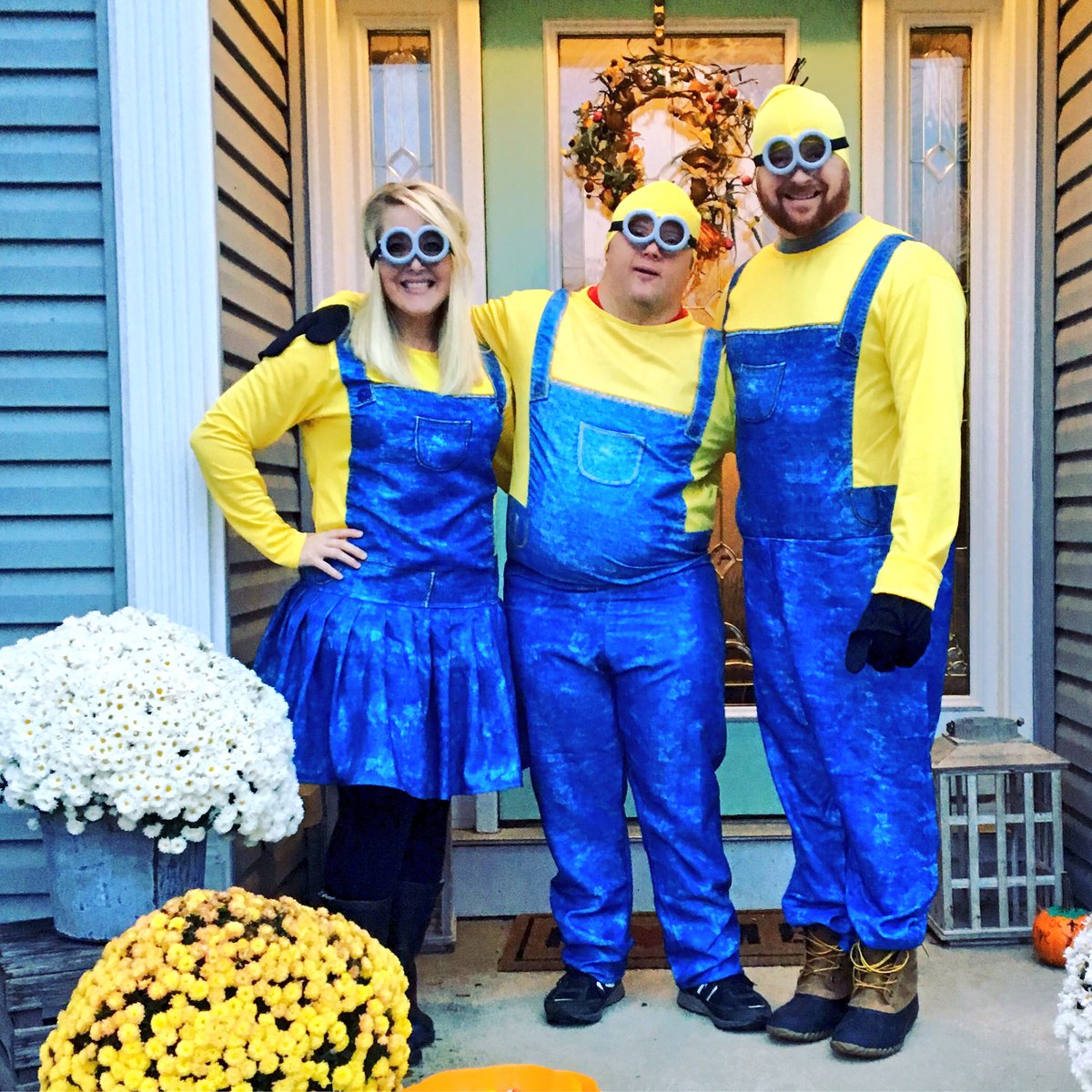Happy Halloween from the Minions! #Halloween2017 #OnceACard <a href="/DM_Minions/">DespicableMe Minions</a> <a href="/DespicableMe/">Despicable Me</a> 🎃👻🍫🍬